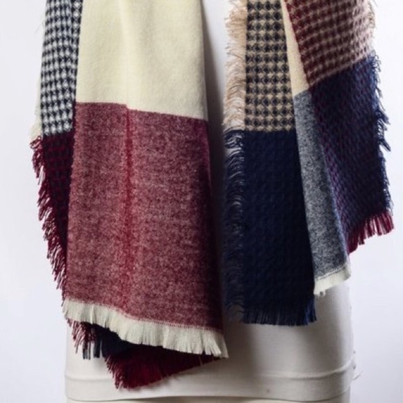 Burgundy/navy scarf - Picture 4 of 4